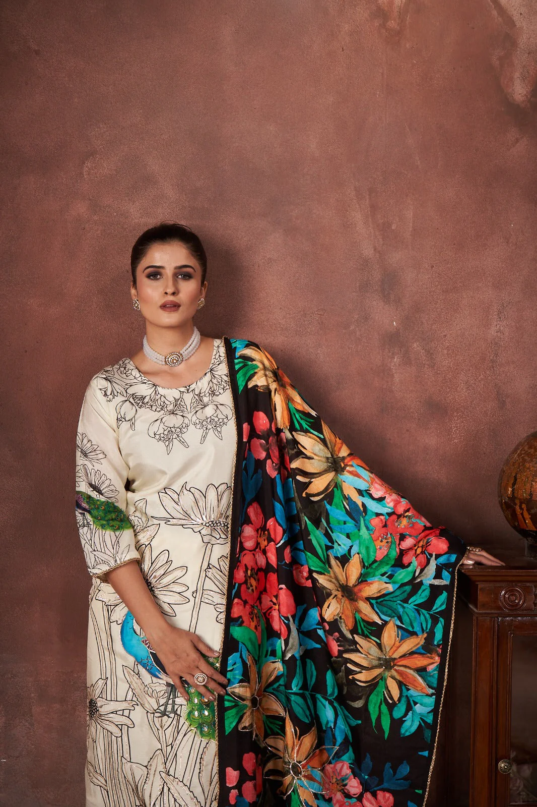 Cream Floral Printed Muslin Silk Kurta Pant Set - Image 3