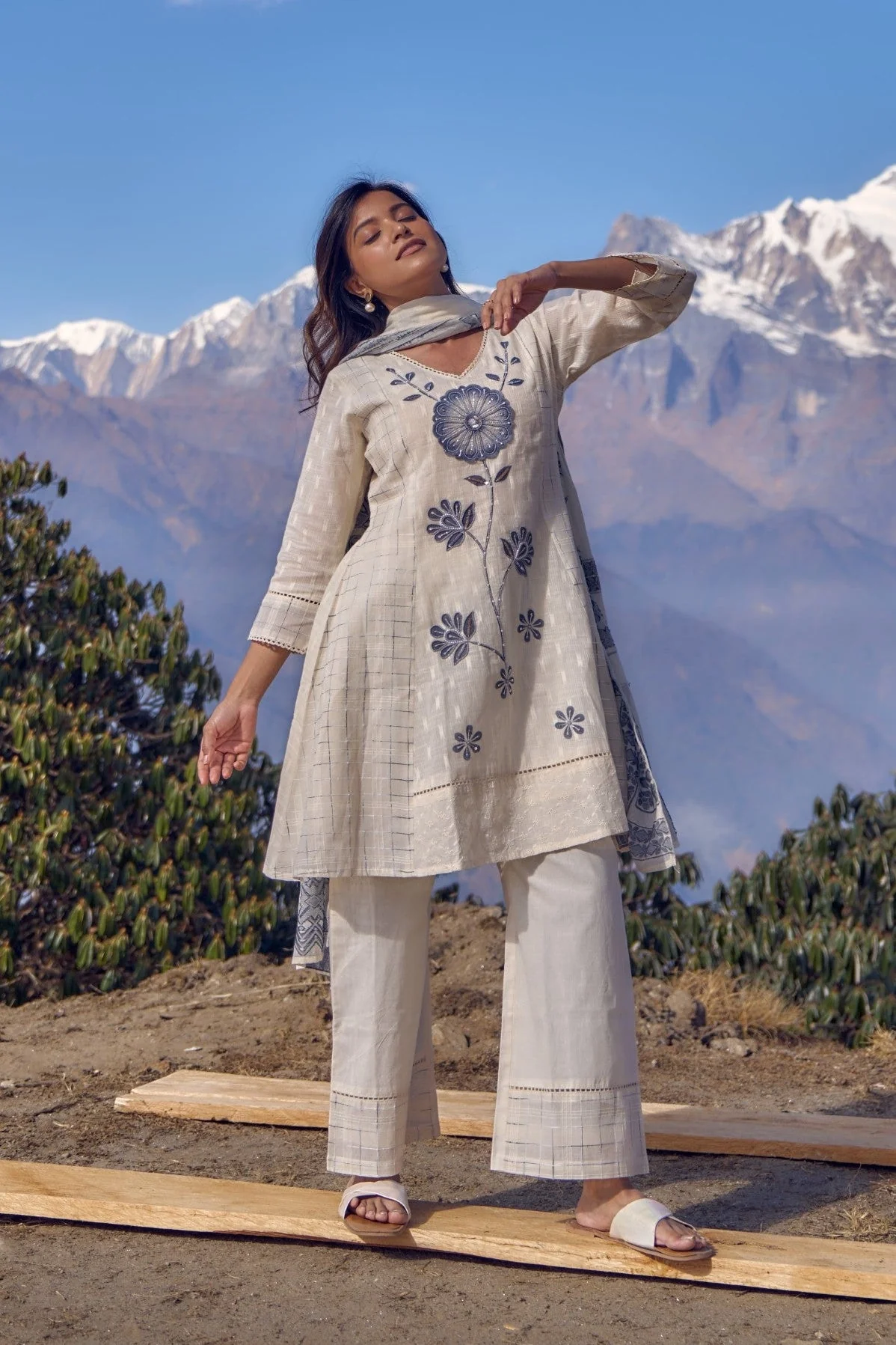 Off-White Embellished Chanderi Silk Pant Set - Image 5