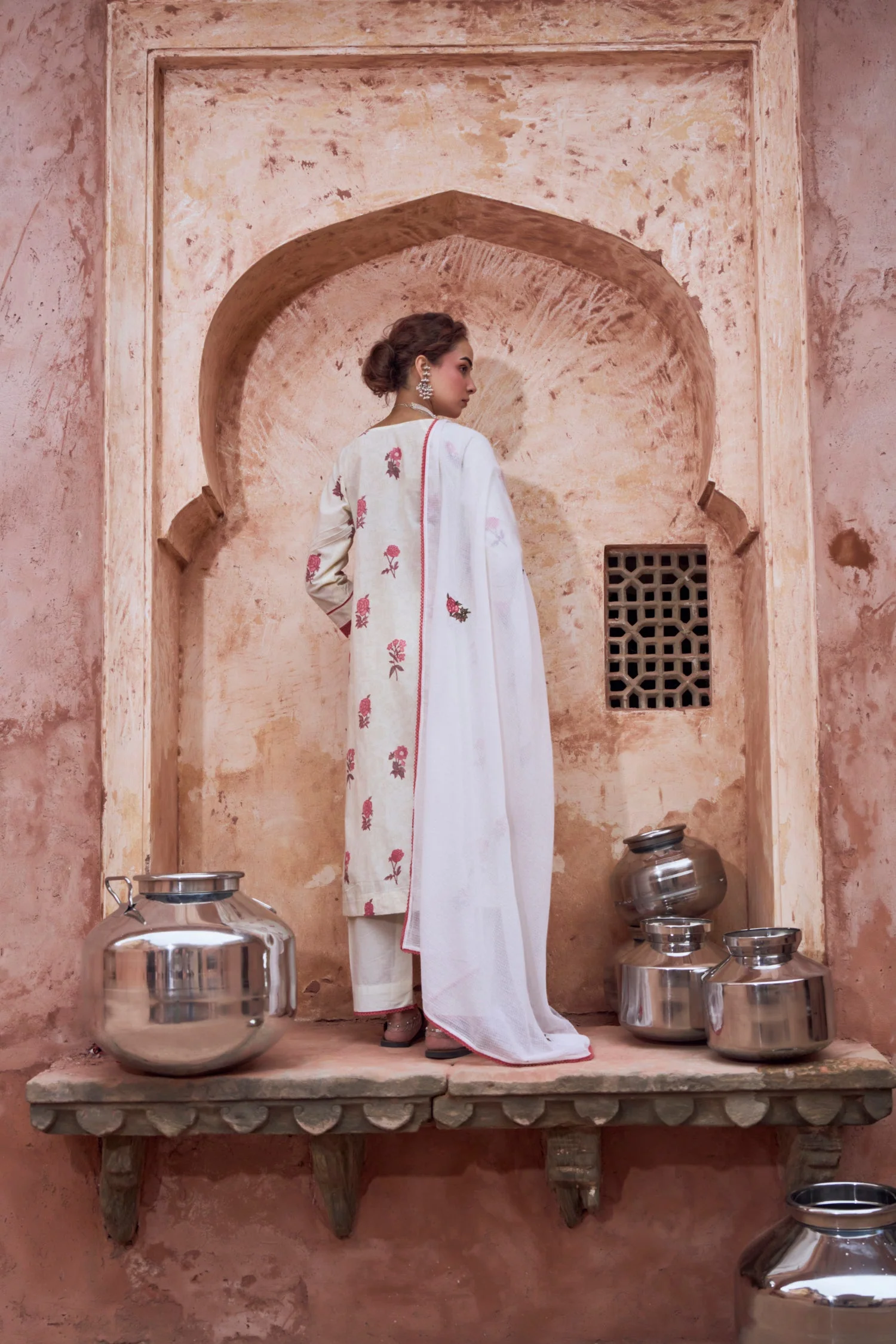 Roseate Bloom Off-White Printed Mul-Cotton Pant Set - Image 5