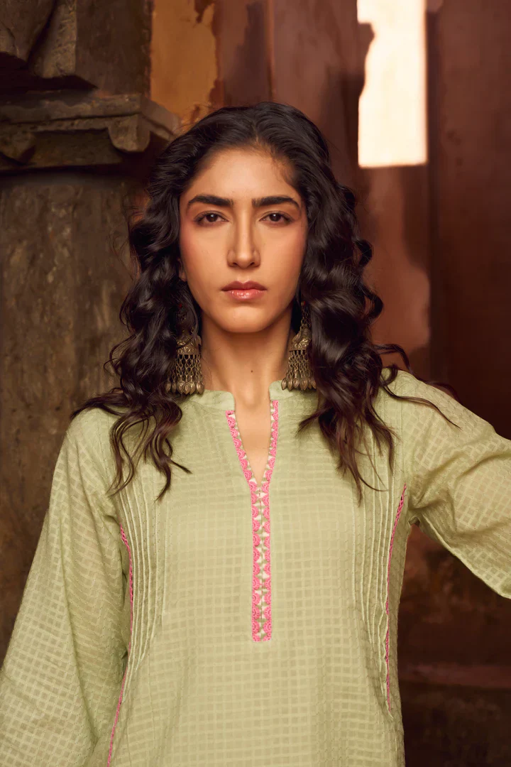 Pista Green Textured Mul-Cotton Kurta Set - Image 2