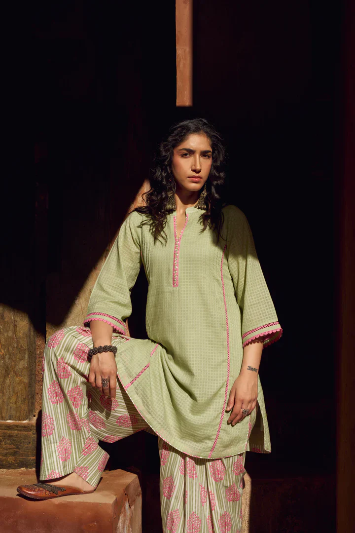 Pista Green Textured Mul-Cotton Kurta Set - Image 4