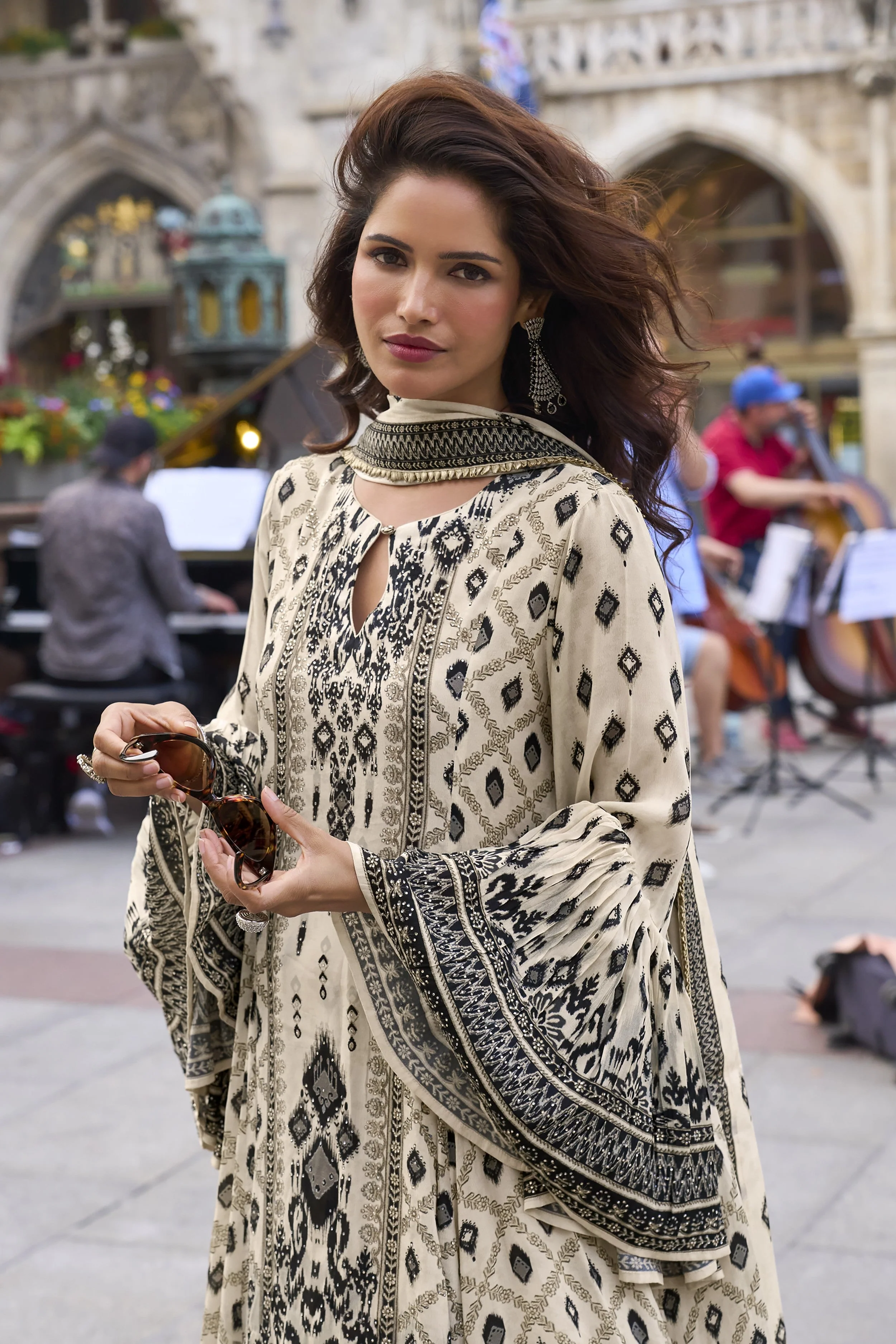 Heritage Muse – High-Low Kurta with Palazzo Set - Image 2