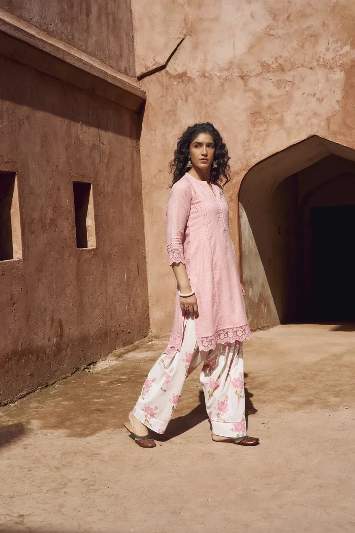 Soft Pink Checks Mul-Cotton Kurta Set - Image 3
