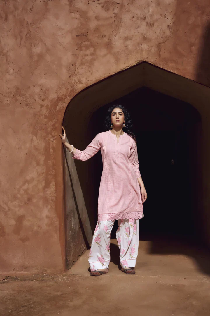 Soft Pink Checks Mul-Cotton Kurta Set - Image 4