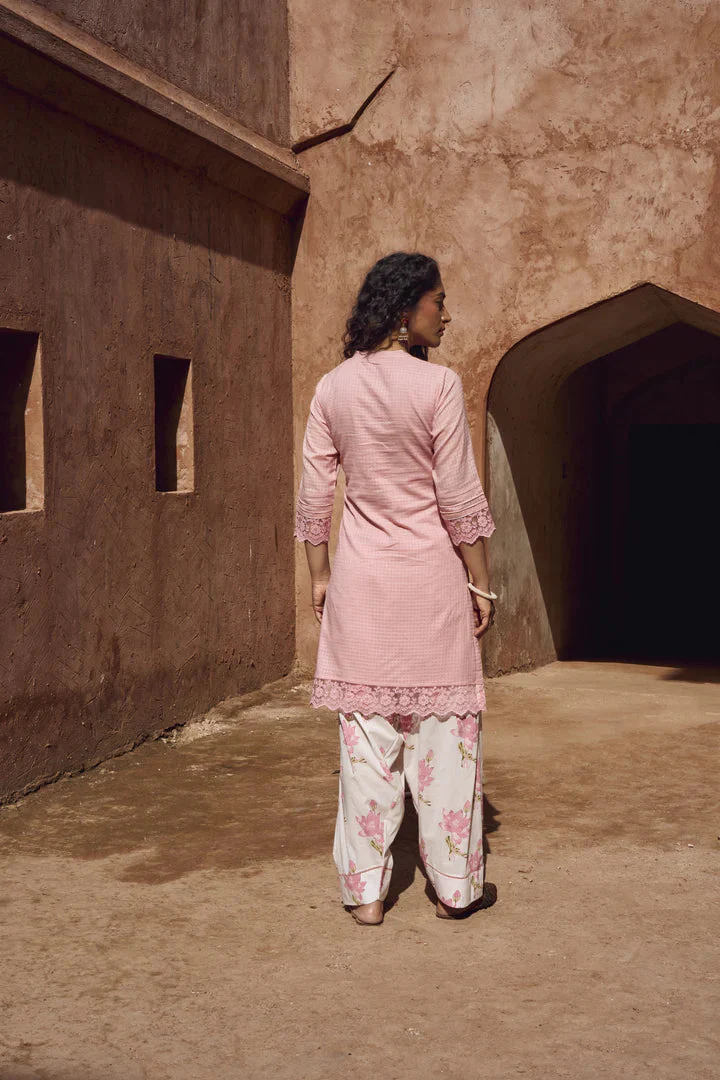 Soft Pink Checks Mul-Cotton Kurta Set - Image 6