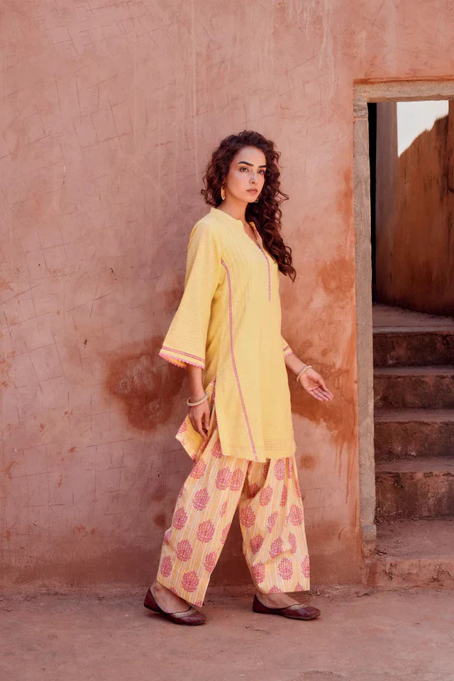 Lemon Yellow Textured Mul-Cotton Kurta Set - Image 2