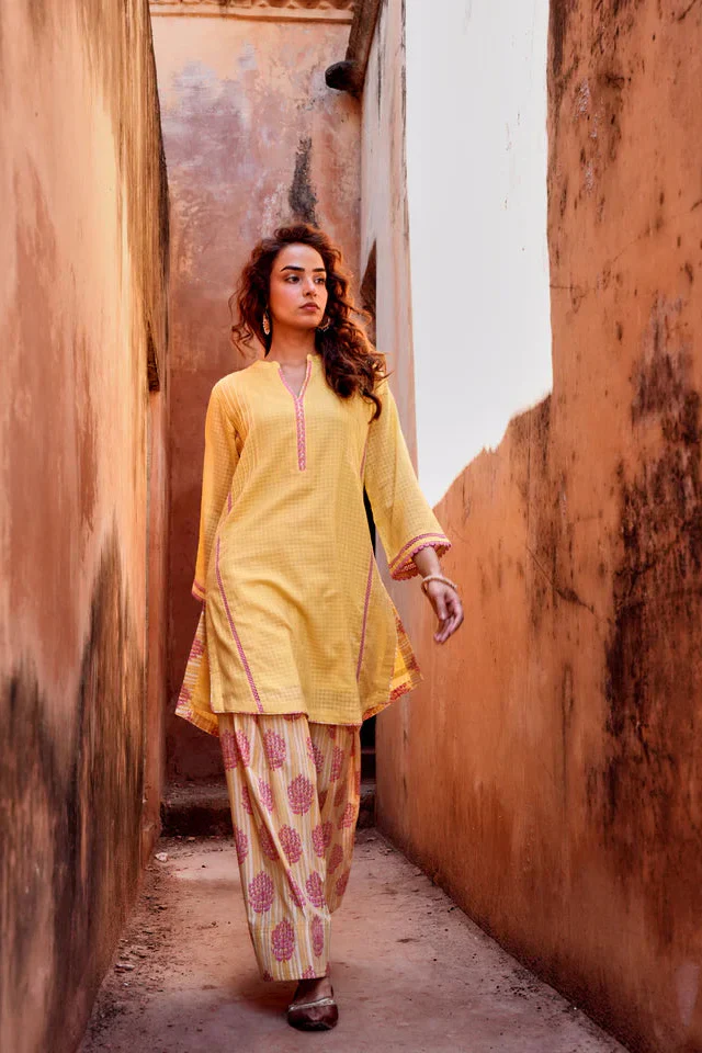 Lemon Yellow Textured Mul-Cotton Kurta Set - Image 3
